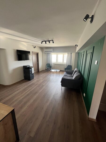 Bulevardul Unirii, ultracentral, apartament 4 camere.