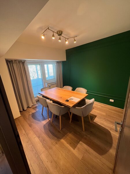 Bulevardul Unirii, ultracentral, apartament 4 camere.